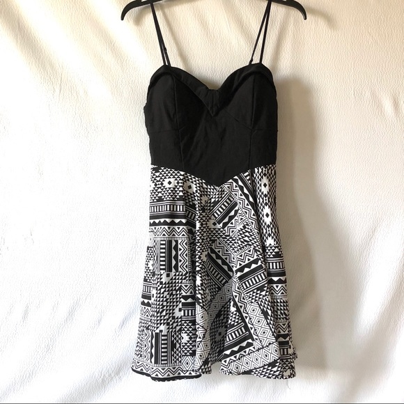 Emerald Sundae Dresses & Skirts - Emerald Sundae B&W Dress With Cut Out Back